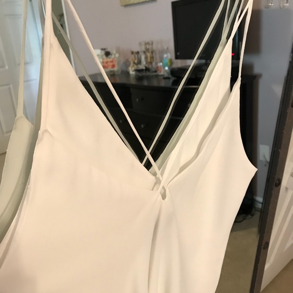 ❌SOLD❌ criss-cross double V tank top - Picture 7 of 7